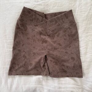 Alphalete Brown Camo High-Waisted V Shorts